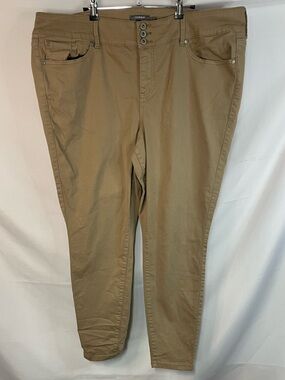 Torrid feel the fit khaki jegging! Very cute and classic with wide wait band.